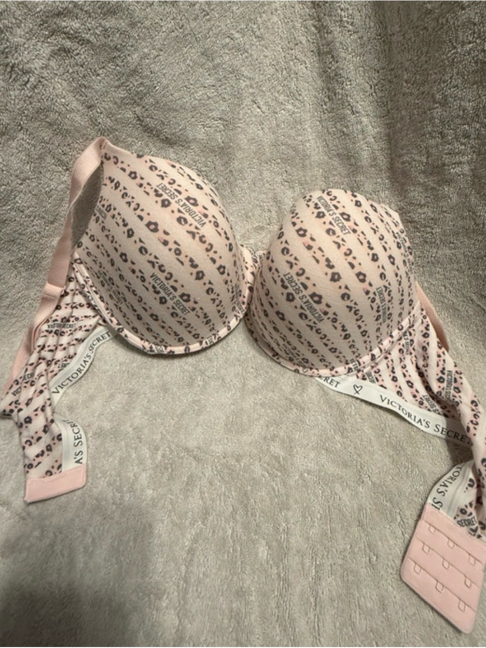 Victoria's Secret 40DD Lightly Lined Demi T-Shirt Bra
Pink Leopard